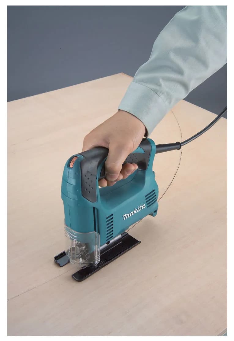 Makita 4327 Devir Ayarlı Dekupaj Makinası thumbnail 2