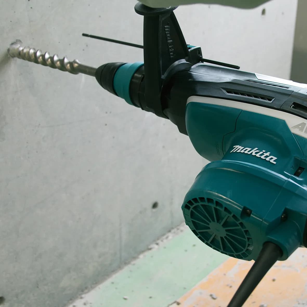 Makita HR5212C Elektropnömatik Delici Kırıcı thumbnail 2